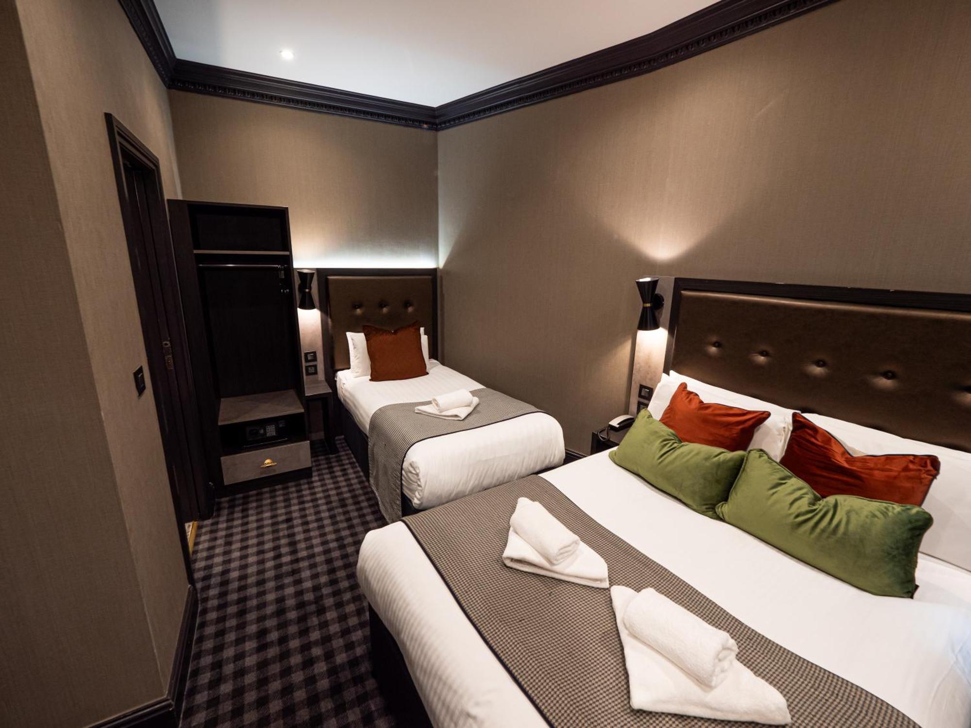 Deluxe Quadruple Room